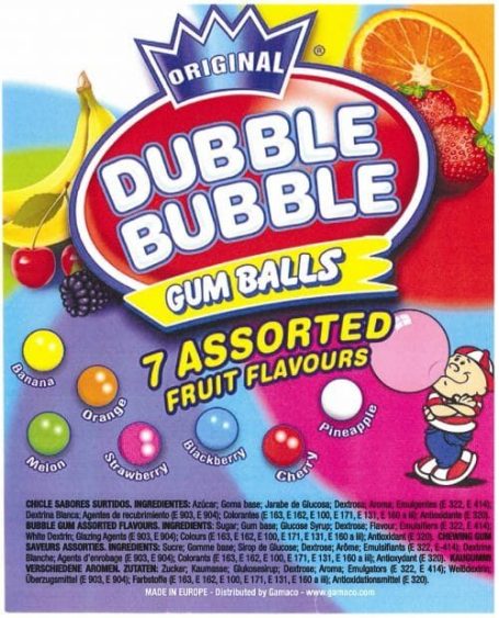 Bunte Verpackung von Dubble Bubble Kaugummibällen mit verschiedenen Fruchtgeschmäckern.